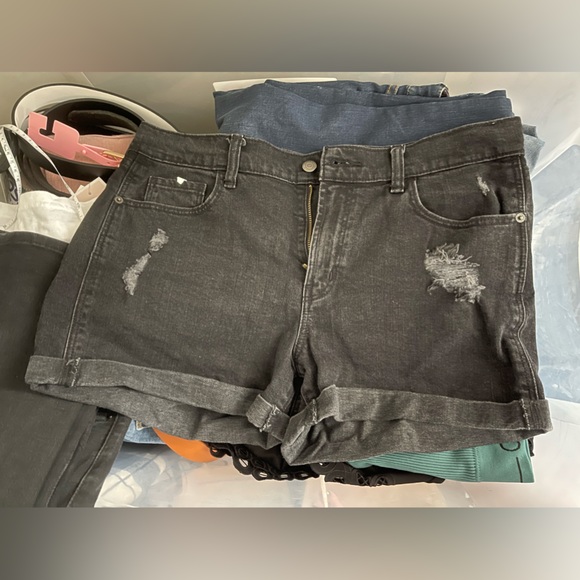 Old Navy - Stiff Denim Boyfriend Short- Size 10 - Picture 3 of 3